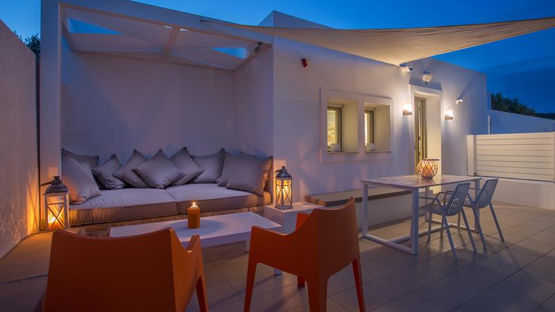 PREMIUM RESIDENCE ΜΕ ΘΕΑ ΣΤΗ ΘΑΛΑΣΣΑ & ΤΖΑΚΟΥΖΙ