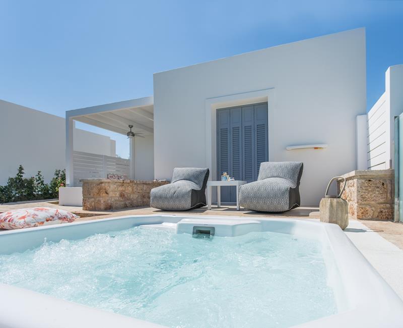 ELITE SUITE SEA VIEW & OUTDOOR JACUZZI